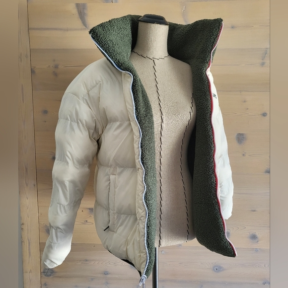 Fourlaps Jackets & Blazers - NWT FourLaps Polar Quilted Sherpa Jacket Reversible Unisex Medium Thyme/White